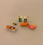 Miniature 2 7-UP bægere med Sugerør, sodavand, læskedrik, soft drink, 7-up, bæger, sodavandskop, sodavandsbæger, fast food, sprite, sætterkasse, sættekasse, ting, tilbehør, dukkehus, dukkestue, sangskjuler, gavekort, konfirmation, 1:12, minaturer, biti, ribe