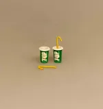 Miniature 2 7-UP bægere med Sugerør, sodavand, læskedrik, soft drink, 7-up, bæger, sodavandskop, sodavandsbæger, fast food, sprite, sætterkasse, sættekasse, ting, tilbehør, dukkehus, dukkestue, sangskjuler, gavekort, konfirmation, 1:12, minaturer, biti, ribe