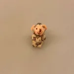 Miniature Bamse med LV Dragt, 8947, nalle, teddy, louis vuitton, Miniature bamse rosa, Miniature bamse hvid, mini, micro, lillebitte, bamse, plyds, plydsbamse, plydsbjørn, teddy, teddybjørn, krammebamse, dukkehus, dukkehuset, sætterkasse, sættekasseting, sættekasse, sættekassen, amagerhydlen, nisserne, nissehus, nissebo, nissedør, småt, biti, ribe, 1:12