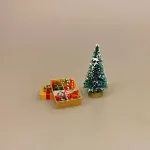 Miniature Julepynt Æske med Julepynt, 5148, julestads, julesager, juletræspynt, æske, juleæske, nissedør, tilbehør, til, ting, nisser, nissedør, dukkehuset, miniature, jul i, nissebo, 1:12, birgitte frigast, miniatyre, mini, sættekasse, sætterkasse, sangskjuler, symbolsk, gave, jul, sjov, julekalender, nissen flytter ind, drillenisse, biti, ribe,, Miniature Bord Juletræ Mini, grantræ, bordjuletræ, kegelformet, ædegran, mini, lillebitte, mikro, 1:12, tuja, sukkertop,