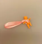 Miniature Dukke Bimmer, dukkebaby, babydukke, dukke, micro, julemandensværksted, nissedør, nissernes, værksted, julegaveværksted, 1:12, miniature, dukkebørn,dukkens dukke, Miniature Dukke Putte, putte, dukke, miniature, mini, miaturer, dukkevogn, rød, lille, legetøj, sætterkasse, sættekasse, dukkehus, dukkehusting, dukkehuset, biti, ribe, 1:12