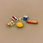 Miniature Bagesæt med 4 Dele, Miniature Kande Blå Emalje, målebæger, litermål, madam blå, glud, marstrand, emalje, dansk, gammeldags, køkken, køkkenting, miniaturer, til, dukkehus, dukkekøkken, bagning, bagedyst, madlavning, kok, symbolsk, gave, sangskjuler, bager, kok, sjov, gave, almue, bonde, dukkehusting, niser, nisseting, nissetilbehør, sættekasse, sætterkasse, lille, kikkasse, nissebo, nissehus, birgitte frigast, jul, biti, ribe