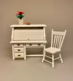 Miniature Potte med Rød Julestjerne, Miniature Krostol Hvid, 2810 V, krostol, pindestol, køkkenstol, nissestol, dukkehusstol, dukkestol, dukkehusmøbler, dukkemøbler, dukkehustilbehør, ting til, dukkehuset, miniaturer, miniature, mini, nissedør, nisseting, nissehus, nissebo, biti, ribe