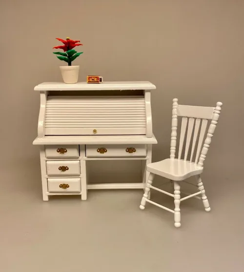 Miniature Potte med Rød Julestjerne, Miniature Krostol Hvid, 2810 V, krostol, pindestol, køkkenstol, nissestol, dukkehusstol, dukkestol, dukkehusmøbler, dukkemøbler, dukkehustilbehør, ting til, dukkehuset, miniaturer, miniature, mini, nissedør, nisseting, nissehus, nissebo, biti, ribe