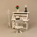 Miniature Hvid Metal Stumtjener, Miniature Skrivebord med Jalousilåge Hvidt, kontor, skrivebord, dameskrivebord, entre, bord, hvidt, hvidmalet, dukkehusmøbler, dukkehus, dukkestue, tilbehør, ting til, miniature, nisser, træ, sangskjuler, symbolsk, gave, gaveide, biti, ribe