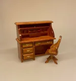 Miniature Skrivebord med Jalousilåge Nød, 3701, valnød, nød, brun, hjemmearbejdsplads, arbejde, hjemmefra, hjemmekontor, kontor, studie, studere, skrivebord, dameskrivebord, entre, bord, hvidt, hvidmalet, dukkehusmøbler, dukkehus, dukkestue, tilbehør, ting til, miniature, nisser, træ, sangskjuler, symbolsk, gave, gaveide, biti, ribe