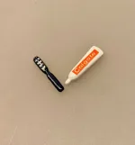 Miniature Tandbørste Mørkeblå, Miniature Tandpasta Tube Colgate, smil, tandpleje, hygiejne, 3147, tandbørstning, du skal børste dine tænder, dukkehuset, nissebo, tandlæge, badeværelse, dukkehustilbehør, dukkehusting, sangskjuler, klinikassistent, dentist, ordentolog, gebis, personlig, symboslk, gave, gavekort, færdiguddannet, nyt job, konfirmation, konfirmand, sjov, spas, tandpastatube, biti, ribe