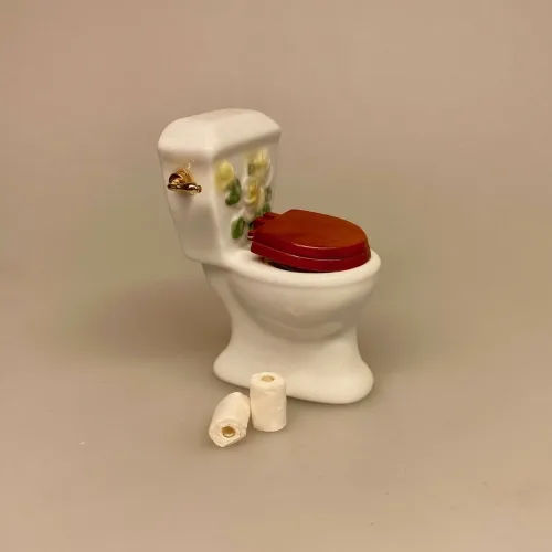Miniature Toiletpapir 2 økonomi Ruller, nummer 00, wcpapir, wcrulle, toilet papir, toiletrulle, mini, miniature, miniaturer, dukkehus, dukkehusting, dukkehustilbehør, sætterkasseting, sætterkasse, sættekasse, nisseting, nissedør, nissebo, nissehus, ting til nisserne, dukkehuset, sangskjuler, sjov, 1:12, biti, ribe