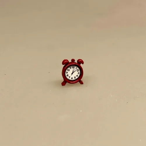 Miniature Vækkeur - Rødt, vækker, vækkeur, clock, radio, symbolsk, gave, miniature, 1:12, dukkehusting, dukkehus, tilbehør, ting, til, sættekasse, sangskjuler, tale, nisser, nissedør, nissen, jul, sjov, gavekort, julegave, nissesjov, sovetryne, kommer for sent, bord, bordur, lille, biti, ribe, birgitte frigast, nissetilbehør, nissebo, nissehus, passe tiden