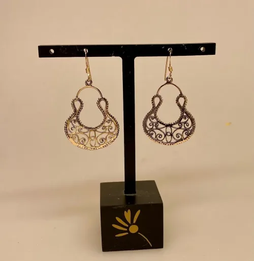 Øreringe i Bronze - Filigran Øreringe, kd, bro 278, Øreringe i bronze - Filigran Øreringe, ørehængere, støre, hængeøreringe, boho, boheme, filigran, østen, orientalske, måne, halvmåne, gyldne, ægte, specielle, billige, flotte, nikkelfri, allergivenlige, hænge, kobber, bronze, bronze smykker, bronzeøreringe, biti, ribe, enamel, pico, hippie, flower, power, yoga, yogi, mystik, magi, amulet,