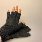 Strikkede Uld Vanter med Åbne Fingre Koksgrå, ensfarvede, sorte, mørkegrå, koksgrå, koks, charcoal, Jatin, fingerløse, korte, åbne, fingre, muffedisser, mobilvanter, handsker, fingerhandsker, uldne, uld, blød, tynde, lette, smarte, pulsvarmere, biti, ribe