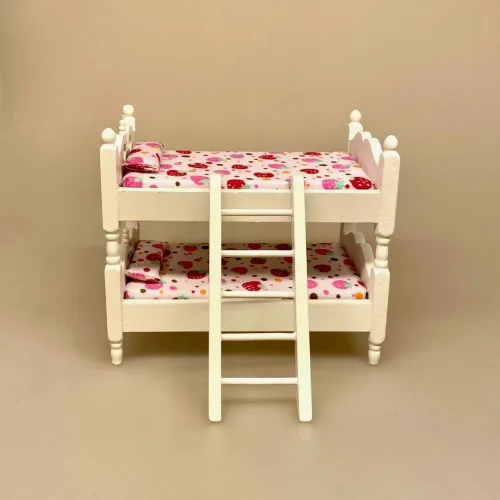 Miniature Køjeseng med Stige Hvid, etageseng, høj, seng, børneseng, børneværelse, møbler, gavekort, ny, dukkehus, tilbehør, ting, til, dukkemøbler, 1:12, symbolsk, gave, gavekort, julegave, nissemøbler, nisser, nissehus, nissedør, nissebo, sjov, sangskjuler, dagplejer, dukkehusting, dukkehustilbehør, biti, ribe