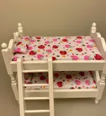 Miniature Køjeseng med Stige Hvid, etageseng, høj, seng, børneseng, børneværelse, møbler, gavekort, ny, dukkehus, tilbehør, ting, til, dukkemøbler, 1:12, symbolsk, gave, gavekort, julegave, nissemøbler, nisser, nissehus, nissedør, nissebo, sjov, sangskjuler, dagplejer, dukkehusting, dukkehustilbehør, biti, ribe