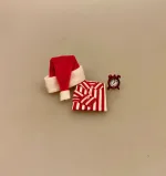 Miniature Skjorte - Jul, bolchestribet, stribet, juleskjorte, nissetøj, nissesjov, nissedør, julerejse, nisser, dukkehus, dukkehusting, jul, i , dukkehuset, tilbehør, ting, til, miniaturer, sættekasse, symbolsk, gave, løjer, mini, 1:12, nissehue, tøj, dukketilbehør, biti, ribe,