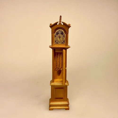 Miniature Standur Valnød, nød, lyst, træ, 2723, standur, standerur, bornholmer, bornholmerur, dukkehus, til dukkehuset, dukkehusting, dukkehustilbehør, miniature, miniaturer, minatures, små ting, nisseting, nisse tilbehør, ting til nisser, 1:12, biti, ribe, dukketing, dukkestue, træur, ur af træ,