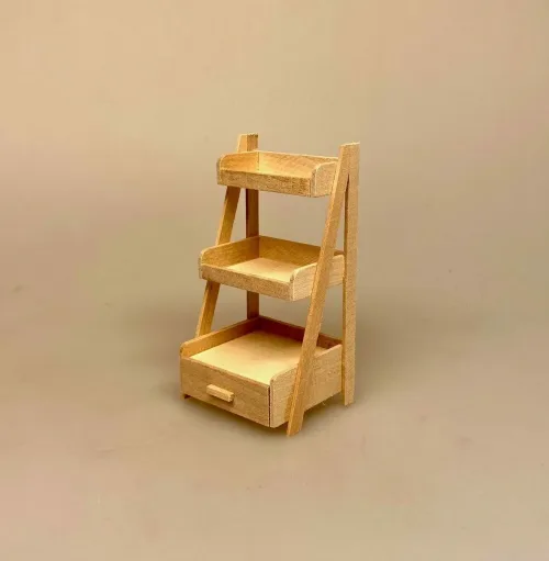 Miniature Stigereol med Skuffe Natur, lyst, træ, umalet, bøg,butik, udstilling, varer, stige, trappe, lille, 1:12, mini, salg, salgsreol, legetøj, badeværelse, børneværelse, symbolsk, gave, sjov, display