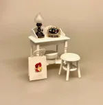 Miniature Taburet Hvid, ny, lav, 2703, rund, Miniature, skammel, taburet, fodskammel, gymnastikskammel, nisser, nisserne, nissedør, nissebo, nissehus, badeværelse, dukkehus, dukkehusting, tilbehør, dukkehusmøbler, dukkemøbler, miniature, miniaturer, sætterkasse, sættekasse, ting til, 1:12, biti, ribe, sort sol, vadehavet,