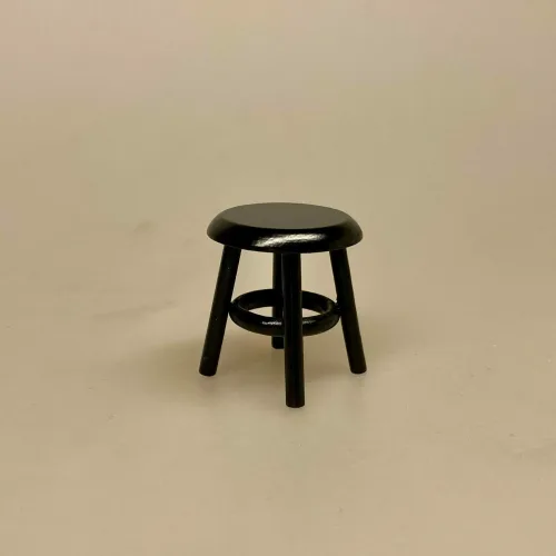 Miniature Taburet Sort, 2703, Miniature, skammel, taburet, fodskammel, gymnastikskammel, nisser, nisserne, nissedør, nissebo, nissehus, badeværelse, dukkehus, dukkehusting, tilbehør, dukkehusmøbler, dukkemøbler, miniature, miniaturer, sætterkasse, sættekasse, ting til, 1:12, biti, ribe, sort sol, vadehavet,