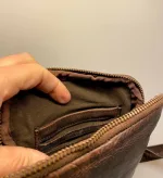 Bøffellæder Taske Ennis Kaffe Brun, mørkebrun, brun, kaffebrun, bøffellæder, bøffelskind, axelsons, montana, dansk, design, kraftig, sej, cool, stærk, casual, klassisk, kvalitet, lækker, lille, rummelig, cross over, cross body, skuldertaske, fest, hverdag, taske, biti, ribe, billig, tilbud, gave, gaveide, herretaske, til mænd, til drenge