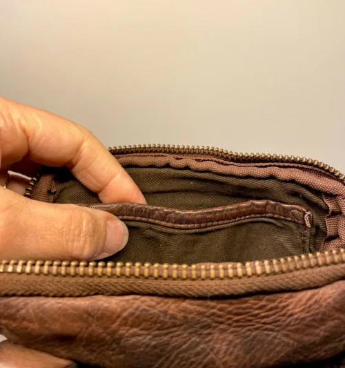 Bøffellæder Taske Ennis Kaffe Brun, mørkebrun, brun, kaffebrun, bøffellæder, bøffelskind, axelsons, montana, dansk, design, kraftig, sej, cool, stærk, casual, klassisk, kvalitet, lækker, lille, rummelig, cross over, cross body, skuldertaske, fest, hverdag, taske, biti, ribe, billig, tilbud, gave, gaveide, herretaske, til mænd, til drenge