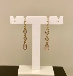 Forgyldte Ørenringe med 3 Facetslebne Sten - Rosa, kvarts, quartz, rosenkvarts, rosa, ægte, sten, lyserød, lange, lette, feminine, billige, flotte, moderne, nye, guld, forgyldt, guldbelagt, sterling, sølv, gyldne, lange, festlige, fest, øreringe, hængere, hængeøreringe, farver, krystaller, smukke, flotte, fine, moderne, susanne friis bjørner, pico, enamel, cph, maanesten, stine a, dansk, design, biti, ribe
