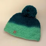 Hue i Uld med Foer og Pompon - Grøn Tonet, smaragdgrøn, gairo, 6631, petroleumsgrøn, dip dyed, tie dyed, koloreret, to farvet, kvast, pom pon, tut, sporty, smart, varm, lækker, smart, vinter, uld, ren, uldhue, ulden, enkel, fin, sjov, finurlig, damehue, til, damer, piger, pigehue, accessories, tilbehør, cykel, windstopper, foret, foer, biti, ribe, kvalitet