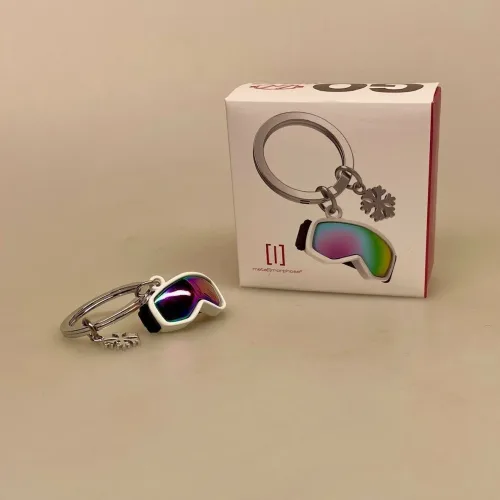 Nøglering Skibriller og Iskrystal, sne, vinter, vintersport, alpint, skiløb, ski, stå på, skiferie, skiinstruktør, skilærer, vintersæson, skiguide, vintersport, symbolsk, gave, gaveide, gavekort, ferie, udstyr, skibriller, goggles, iskrystal, cool, sej, smart, sjov, sangskjuler, biti, ribe, gadget,