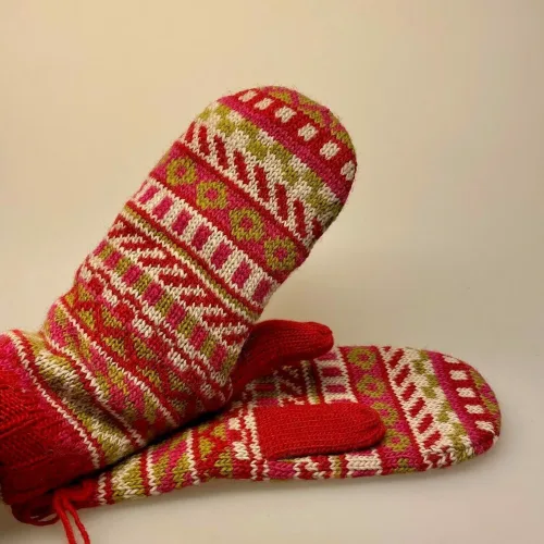 Strikkede Luffer Uld med Foer - Rød Pink, hønsestrik, mønsterstrik, røde, glade, friske, feminine, pigevanter,narena, uldne, uldvanter, vanter, luffer, uldluffer, strikvanter, strikluffer, med foer, forede, cykel, windstopper, varme, lue, lækre, smarte, moderne, til, piger, damer, kvinder, tilbehør, vinter, mønster, strik, håndstrikkede, biti, ribe