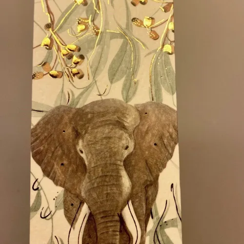 Bogmærke Karton med Elefant, bogmærke, læse, bøger, læsehest, book, lover, gave, bibliotek, bibliotikar, symbolsk, boggave, gavekort. bogmesse, fint, safari, vilde dyr, big five, zoo, dyrepasser, biti, ribe