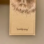 Bogmærke Karton med Pindsvin, pindgris, skovens dyr, dansk, danmarks, fauna, dyreliv, vild natur, wrendale, bogmærke, læsehest, elsker bøger, gavekort, til bøger, boggave, æseløre, gaveide, naturen, biti, ribe,