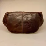 Bumbag i Bøffelskind - Liberty Kaffebrun, mørkebrun, brun, chokolade, choko, bøffel, bøffellæder, læder, kraftigt, fedt, kvalitet, lækker, holdbar, flot, sporty, smart, cool, moderne, cross body, cross bag, bæltetaske, fanny pack, bumbag, på, over, brystet, hands free, campomaggi, dansk, design, italiensk, stærk, billig, rummelig, stor, pung, kortholder, biti, ribe, montana,