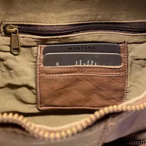 Bumbag i Bøffelskind - Liberty Kaffebrun, mørkebrun, brun, chokolade, choko, bøffel, bøffellæder, læder, kraftigt, fedt, kvalitet, lækker, holdbar, flot, sporty, smart, cool, moderne, cross body, cross bag, bæltetaske, fanny pack, bumbag, på, over, brystet, hands free, campomaggi, dansk, design, italiensk, stærk, billig, rummelig, stor, pung, kortholder, biti, ribe, montana,