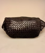 Bumbag i Bøffelskind - Verona Kaffebrun, kaffe, mørkebrun, dyb, ,flettet, flet, flettaske, tan, brun, gyldenbrun, kernelæder, brun, lysebrun, bøffel, bøffellæder, læder, kraftigt, fedt, kvalitet, lækker, holdbar, flot, sporty, smart, cool, moderne, cross body, cross bag, bæltetaske, fanny pack, bumbag, på, over, brystet, hands free, campomaggi, dansk, design, italiensk, stærk, billig, rummelig, stor, pung, kortholder, biti, ribe, montana,