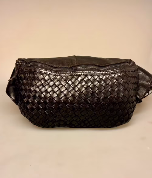 Bumbag i Bøffelskind - Verona Kaffebrun, kaffe, mørkebrun, dyb, ,flettet, flet, flettaske, tan, brun, gyldenbrun, kernelæder, brun, lysebrun, bøffel, bøffellæder, læder, kraftigt, fedt, kvalitet, lækker, holdbar, flot, sporty, smart, cool, moderne, cross body, cross bag, bæltetaske, fanny pack, bumbag, på, over, brystet, hands free, campomaggi, dansk, design, italiensk, stærk, billig, rummelig, stor, pung, kortholder, biti, ribe, montana,