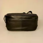 Bumbag i Skind - Agnes Sort, cross-body, crossbag, bæltetaske, slindtaske, skind, læder, kalveskind, skrå, treats, dansk, design, kvalitet, smart, mellemstor, biti, ribe, enkel, klassisk, sporty, cool, moderne, tilbud, vadehavet, nationalpark