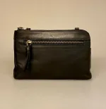 Lille Taske i Skind - Nanna Sort, simpel, enkel, lille, smart, unge, gå i byen, mobiltaske, gå-i-byen, taske, lille, rummelig, praktisk, herretaske, cross body, skuldertaske, skrå, lang rem, lædertaske, taskepung, organiser, smart, stilren, enkel, smart, lædertaske, mobiletui, ægte, skind, kalveskind, lækker, blød, cool, biti, dansk, design, unisex, festtaske,