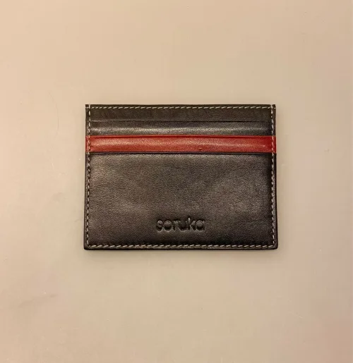 Unika Kortetui i Læder - Flerfarvet Enkel, , assorterede, forkellige, nuancer, kulørt, gylden, orange, farver, billig, særlig, vegetabilsk, garvet, ægte, miljø, rigtigt, venligt, bio, pung, tegnebog, kortetui, kortholder, credit cards, kreditkort, betalingskort, lommer, skind, læder, unik, one of a kind, varme, biti, spansk, spanien, recycle, up cykled, tilbud, gave, gaveide, vadehavet, design