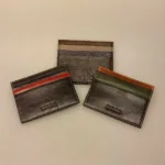 Unika Kortetui i Læder - Flerfarvet Enkel, , assorterede, forkellige, nuancer, kulørt, gylden, orange, farver, billig, særlig, vegetabilsk, garvet, ægte, miljø, rigtigt, venligt, bio, pung, tegnebog, kortetui, kortholder, credit cards, kreditkort, betalingskort, lommer, skind, læder, unik, one of a kind, varme, biti, spansk, spanien, recycle, up cykled, tilbud, gave, gaveide, vadehavet, design