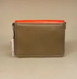 Unika Taske i Læder - Beth Rød Brun, postkasserød, coralrød, capri, kakao, brun,varme, farver, frisk, flot, sjov, sommer, sommerfarver, Beth , Unika Taske i læder - flerfarvet L, Unika Taske , Unika Taske i læder, taske, skind, læder, skindtaske, ægte læder, ægte skind, lædertaske, spansk, design, smart, unika, unikt, one of a kind, recykling, upcykling, upcycled, recycled, sustainable, bæredygtigt, naturligt, vegetabilsk, garvet, håndlavet, kunsthåndværk, læderarbejde, specielt, flot, lækkert, kvalitet, biti, ribe, domkirken, marsken, vadehavet