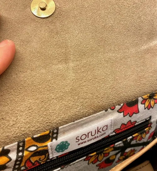 Unika Taske i Læder - Beth Rød Brun, postkasserød, coralrød, capri, kakao, brun,varme, farver, frisk, flot, sjov, sommer, sommerfarver, Beth , Unika Taske i læder - flerfarvet L, Unika Taske , Unika Taske i læder, taske, skind, læder, skindtaske, ægte læder, ægte skind, lædertaske, spansk, design, smart, unika, unikt, one of a kind, recykling, upcykling, upcycled, recycled, sustainable, bæredygtigt, naturligt, vegetabilsk, garvet, håndlavet, kunsthåndværk, læderarbejde, specielt, flot, lækkert, kvalitet, biti, ribe, domkirken, marsken, vadehavet