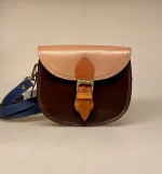 Unika Taske i Læder Laura - Brune Nuancer, farver, naturlige, mørke, lyse, varme, brun, speciel, billig, tilbud, Bolso, Unik, feminin, saddeltaske, saddle, back, vegetabilsk, garvet, sustainable, bæredygtig, unik, one of a kind, farverig, sjov, humoristisk, flot, speciel, særlig, lækker, enestående, gave, gaveide, hipster, hip, moderne, økologisk, taske, crossover, cross bag, skuldertaske, biti, ribe, soruka, spansk, design, ægte, skin, læder, skindtaske, lædertaske,