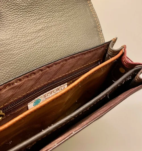 Unika Taske i Læder Laura - Brune Nuancer, farver, naturlige, mørke, lyse, varme, brun, speciel, billig, tilbud, Bolso, Unik, feminin, saddeltaske, saddle, back, vegetabilsk, garvet, sustainable, bæredygtig, unik, one of a kind, farverig, sjov, humoristisk, flot, speciel, særlig, lækker, enestående, gave, gaveide, hipster, hip, moderne, økologisk, taske, crossover, cross bag, skuldertaske, biti, ribe, soruka, spansk, design, ægte, skin, læder, skindtaske, lædertaske,