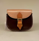 Unika Taske i Læder Laura - Brune Nuancer, farver, naturlige, mørke, lyse, varme, brun, speciel, billig, tilbud, Bolso, Unik, feminin, saddeltaske, saddle, back, vegetabilsk, garvet, sustainable, bæredygtig, unik, one of a kind, farverig, sjov, humoristisk, flot, speciel, særlig, lækker, enestående, gave, gaveide, hipster, hip, moderne, økologisk, taske, crossover, cross bag, skuldertaske, biti, ribe, soruka, spansk, design, ægte, skin, læder, skindtaske, lædertaske,