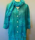 Batikbluse Model 125 med knapper - Gingko Turkis, chiffon, viskose, rayon, håndlavet, håndtrykt, turkis, tyrkis, havfarver, gingko blad, natur, naturmateriale, biti, ribe, skjorte, skjortebluse