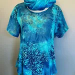 Cabi Bluse med Hør - Blå Turkis, diva, hør, viskose, bomuld, struktur, t-shirt, model, enkel, klassisk, sporty, femin, smuk, kunst, håndvært, åndbar, behagelig, lækker, smuk, tryk, håndtrykt, batikfarvet, batiktryk, blå, farver, hav, himmel, biti, ribe, holdbar, bæredygtig, anvendelig, vadehavet,