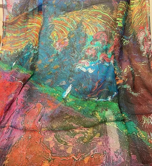 Silketørklæde Georgette XL - Sol over Bjerge, aftensol, solopgang, ekspressionistisk, kunst, maleri, kunsttryk, maler, kulørt, eksklusivt, elegant, luksus, lækkert, silke, ren, silkesjal, stola, gave, gaveide, damer, smart, klassisk, stilig, alexandra schmitz, PI 341, 6117100, biti, ribe, kunstmuseum