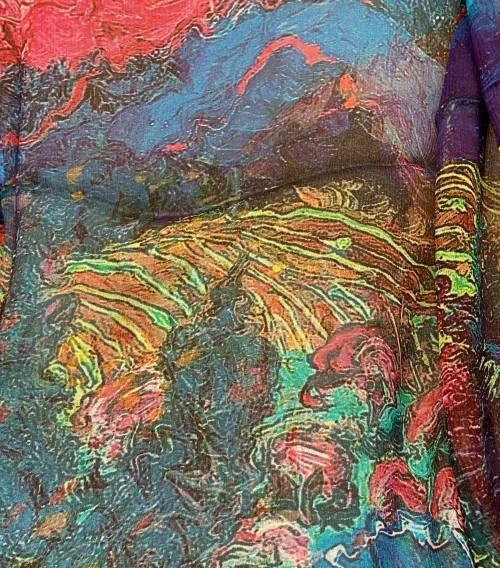 Silketørklæde Georgette XL - Sol over Bjerge, aftensol, solopgang, ekspressionistisk, kunst, maleri, kunsttryk, maler, kulørt, eksklusivt, elegant, luksus, lækkert, silke, ren, silkesjal, stola, gave, gaveide, damer, smart, klassisk, stilig, alexandra schmitz, PI 341, 6117100, biti, ribe, kunstmuseum