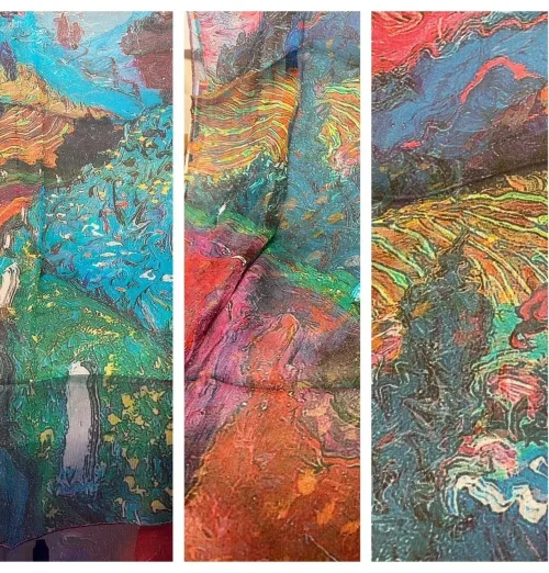 Silketørklæde Georgette XL - Sol over Bjerge, aftensol, solopgang, ekspressionistisk, kunst, maleri, kunsttryk, maler, kulørt, eksklusivt, elegant, luksus, lækkert, silke, ren, silkesjal, stola, gave, gaveide, damer, smart, klassisk, stilig, alexandra schmitz, PI 341, 6117100, biti, ribe, kunstmuseum