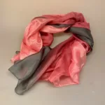 Silketørklæde Pongé 1804 XL - Grå Lyng Rosa, 1410, stort, volumeniøst, stola, let, tyndt, elegant, fest, tilbehør, accessoires, feminint, lækkert, natur, ren, silke, silketørklæde, silkestola, over, skuldrene, flot, kvalitet, billigt, tilbud, biti, ribe