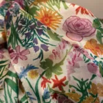 Silketørklæde Ponge XL - Blomsterflor, PI34, alexandra schmitz, 73090, flora, bier, vilde, blomster, grøftekant, eng, engblomster, floralt, silke, ren, stort, fyldigt, feminint, tilbud, eksklusivt, natur, motiv, blomstret, stola, sjal, silkesjal, gave, gaveide, konfirmation, fest, tilbehør, forår, sommer, lyst, hvidt, biti, ribe, ægte, lækkert, kvalitet, elegant,